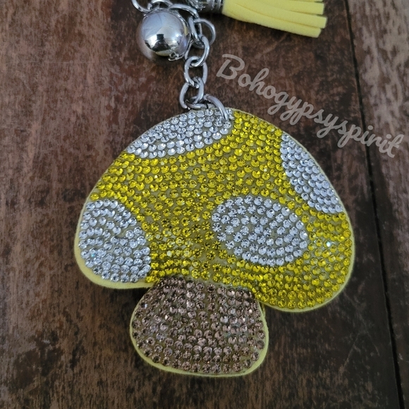 🍄Mushroom Crystal Rhinestone Keychain Bag Charm With Yellow Tassel - Picture 8 of 8